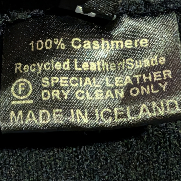 Icelandic Design (Aftur) 100% Cashmere Sweater (Black, M). - Picture 12 of 12